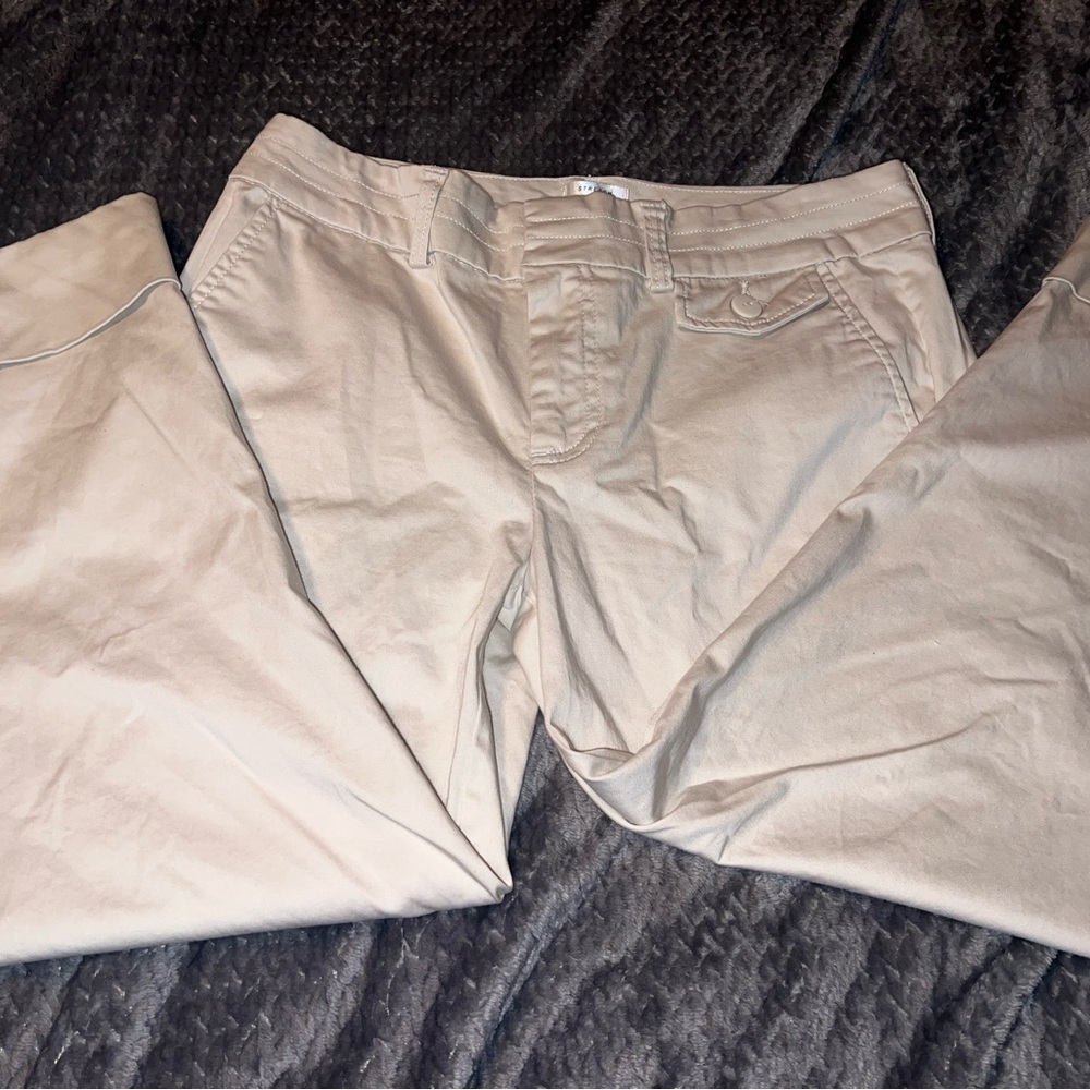Women’s Old Navy Light Tan Stretch Capri Pants